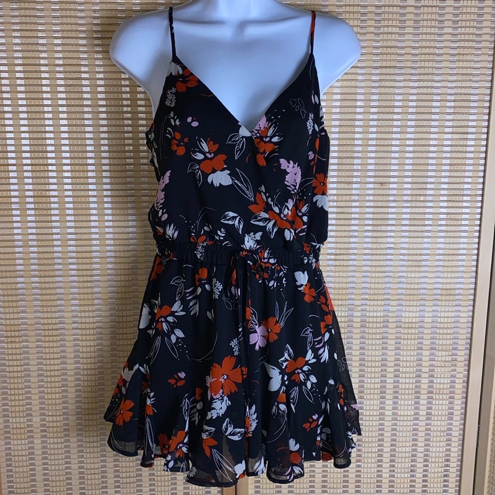 🔷Francesca's Miami Black Floral Romper Size Medium